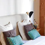 La Tour Grégoire Bed & Breakfast 4*
